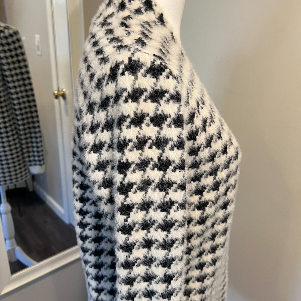 Cyrus Black & Cream Houndstooth Fuzzy Cardigan, Size Small - Picture 9 of 16